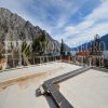 Nova kuća sa 7 stanova, 900m2 sa zemljištem od 1360m2, samo minut od plaže, Orahovac, opština Kotor, Crna Gora.