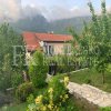 Хорошая квартира, 62м2 с гаражом и садом в Баре, жилой район Зубци, с прекрасным видом на горы.