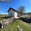 *Редкое предложение недалеко от Ульциня. Свеже отремонтированный и законно построенный дом, 90 кв.м, участок 83 000 кв.м, с видом на Ада Бојану и море, в Черногории.