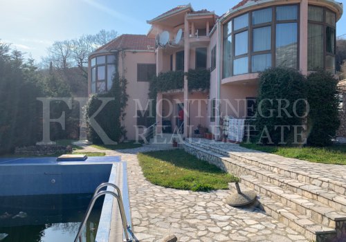 Representative Villa in Sutemore, Montenegro – 210 m² of Living Space with Swimming Pool and Sea View