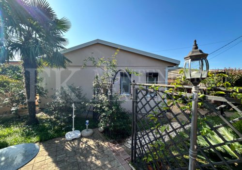 *Gemütliches, ruhiges Haus in Bar – 73 m² mit schönem Garten und Carport.