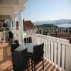 Spektakuläres, möbliertes villa in Tivat, 570 m2, mit schönem Meerblick von jeder Etage, 500 m vom Strand entfernt, in Montenegro.