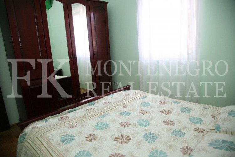 Spektakuläres, möbliertes villa in Tivat, 570 m2, mit schönem Meerblick von jeder Etage, 500 m vom Strand entfernt, in Montenegro.