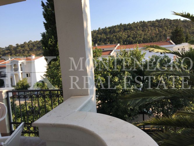 Гостевой дом или дом для нескольких поколений, 486 м2, в Сутоморе, на одной из лучших улиц для сдачи в аренду.