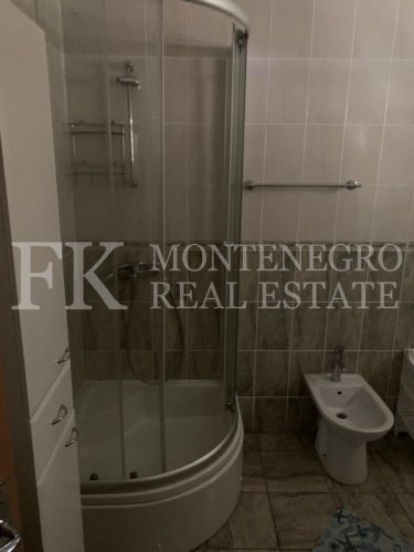 Гостевой дом или дом для нескольких поколений, 486 м2, в Сутоморе, на одной из лучших улиц для сдачи в аренду.