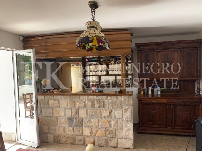 Гостевой дом или дом для нескольких поколений, 486 м2, в Сутоморе, на одной из лучших улиц для сдачи в аренду.