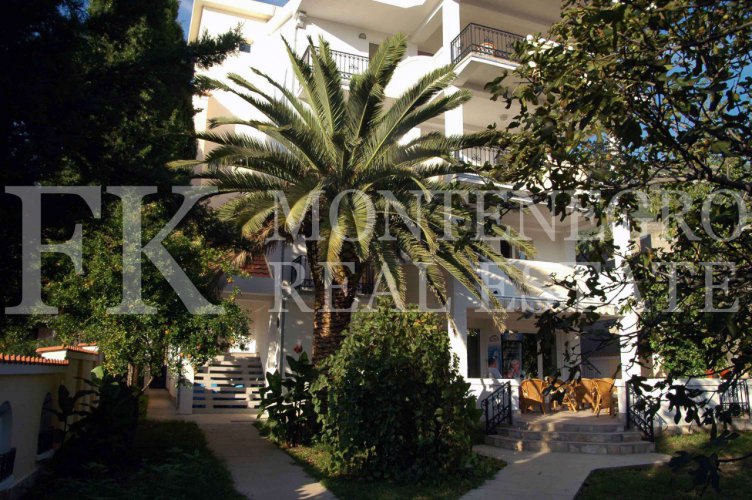 Гостевой дом или дом для нескольких поколений, 486 м2, в Сутоморе, на одной из лучших улиц для сдачи в аренду.