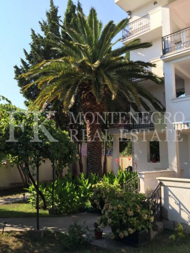 Гостевой дом или дом для нескольких поколений, 486 м2, в Сутоморе, на одной из лучших улиц для сдачи в аренду.