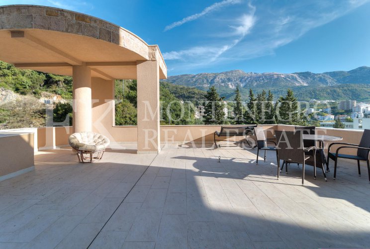 Великолепная квартира, 189м2, в Будве – Бечичи, в апарт-отеле Harmonia, с великолепным видом на море, в Черногории.