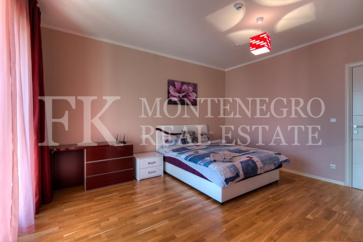 Dupleks apartman, 149m2, u Budvi – Bečići, u apart-hotelu Harmonija, sa prekrasnim pogledom na more, u Crnoj Gori.
