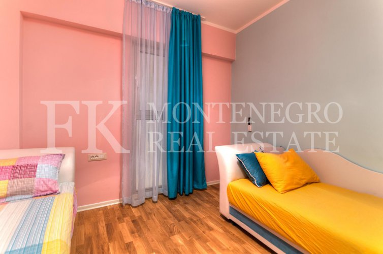 Дуплекс квартира, 149м2, в Будве – Бечичи, в апарт-отеле Harmonia, с великолепным видом на море, в Черногории.