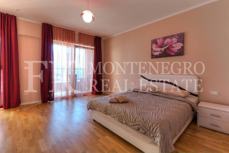 Дуплекс квартира, 149м2, в Будве – Бечичи, в апарт-отеле Harmonia, с великолепным видом на море, в Черногории.