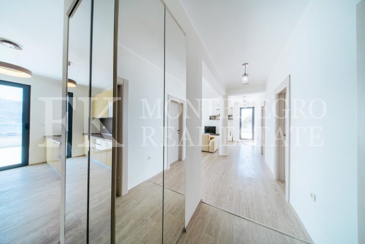 Шикарная квартира в Будве-Бечичи, 233м2, в новом жилом комплексе с панорамным видом на море, в Черногории.