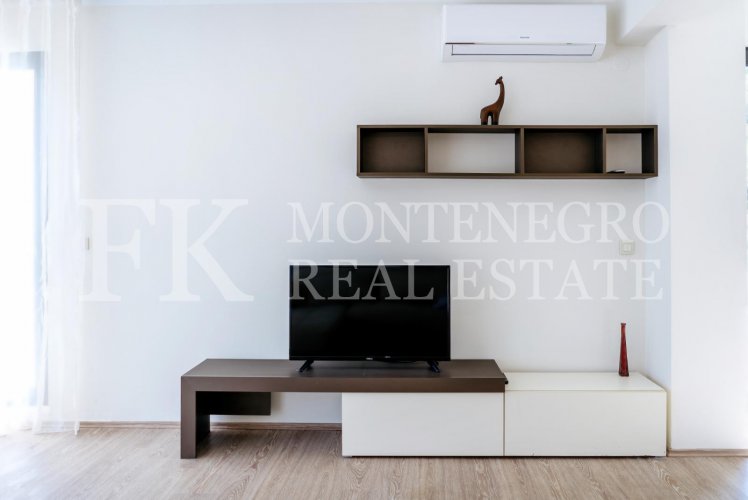 Шикарная квартира в Будве-Бечичи, 233м2, в новом жилом комплексе с панорамным видом на море, в Черногории.