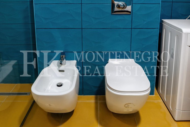 Шикарная квартира в Будве-Бечичи, 233м2, в новом жилом комплексе с панорамным видом на море, в Черногории.