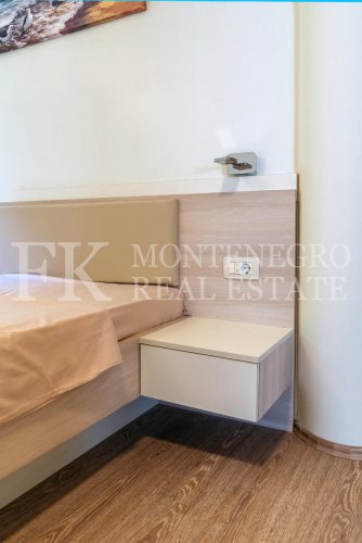 Шикарная квартира в Будве-Бечичи, 233м2, в новом жилом комплексе с панорамным видом на море, в Черногории.