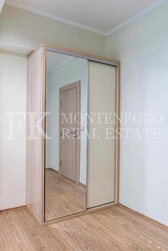 Шикарная квартира в Будве-Бечичи, 233м2, в новом жилом комплексе с панорамным видом на море, в Черногории.