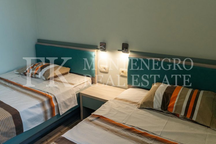 Шикарная квартира в Будве-Бечичи, 233м2, в новом жилом комплексе с панорамным видом на море, в Черногории.