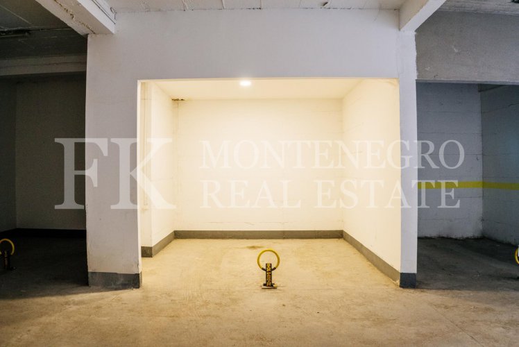 Шикарная квартира в Будве-Бечичи, 233м2, в новом жилом комплексе с панорамным видом на море, в Черногории.