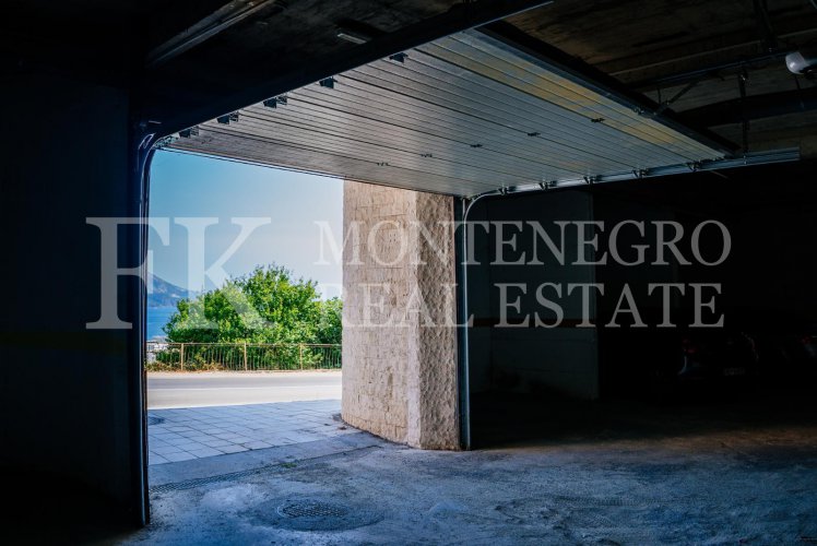 Шикарная квартира в Будве-Бечичи, 233м2, в новом жилом комплексе с панорамным видом на море, в Черногории.