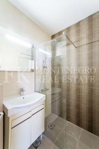 Шикарная квартира в Будве-Бечичи, 233м2, в новом жилом комплексе с панорамным видом на море, в Черногории.