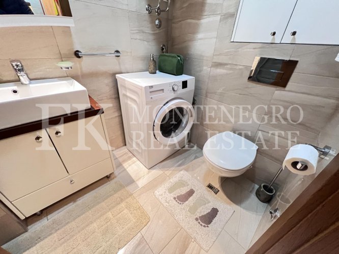 *Новая квартира в Будве, 61м2, с видом на море и горы, в Черногории.