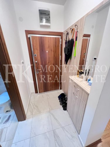 *Новая квартира в Будве, 61м2, с видом на море и горы, в Черногории.