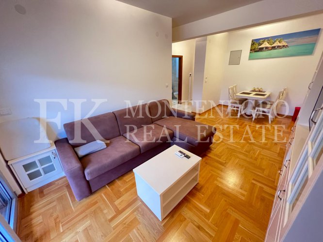 *Новая квартира в Будве, 61м2, с видом на море и горы, в Черногории.