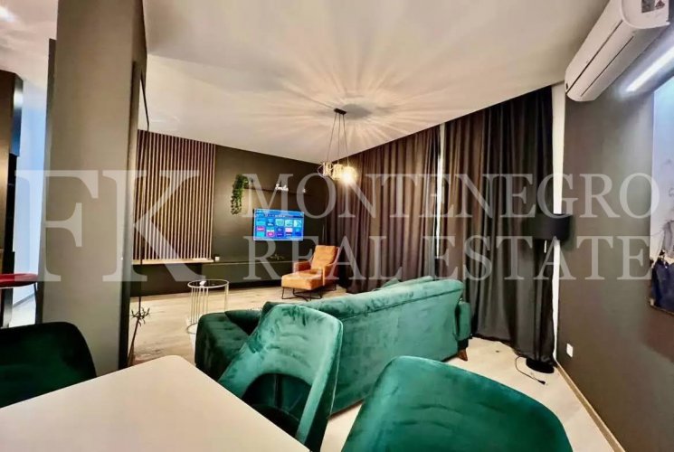 Lepi stan, 81m2, u Budvi-Bečićima, sa bazenom, sa fitnesom i saunom, u Crnoj Gori.