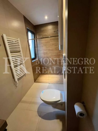 Lepi stan, 81m2, u Budvi-Bečićima, sa bazenom, sa fitnesom i saunom, u Crnoj Gori.