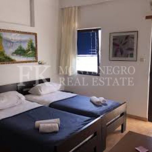 Сдается отель в Будве- Рафаиловичи, первая береговая линия, с более чем 30-ю номерами, рестораном, бассейном и сауной.