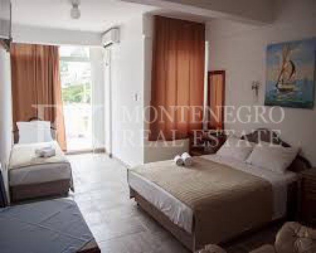 Сдается отель в Будве- Рафаиловичи, первая береговая линия, с более чем 30-ю номерами, рестораном, бассейном и сауной.