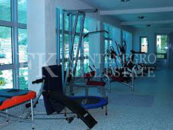 Сдается отель в Будве- Рафаиловичи, первая береговая линия, с более чем 30-ю номерами, рестораном, бассейном и сауной.