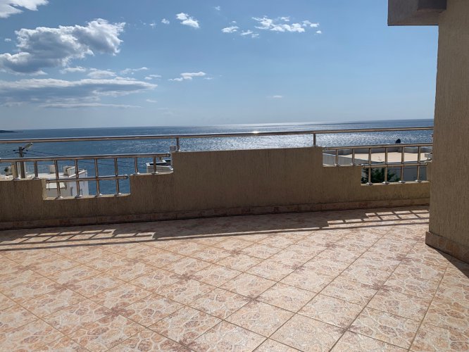 Legalized! Wonderful 112 m² penthouse in Dobra Voda-Dubrava with open sea view and sunsets, just 60 m from the sea.