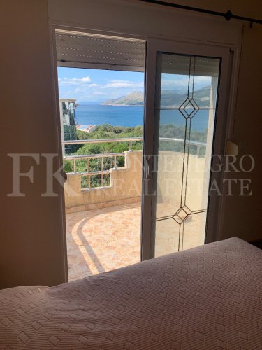 Legalized! Wonderful 112 m² penthouse in Dobra Voda-Dubrava with open sea view and sunsets, just 60 m from the sea.