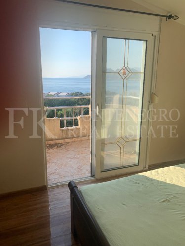 Legalized! Wonderful 112 m² penthouse in Dobra Voda-Dubrava with open sea view and sunsets, just 60 m from the sea.