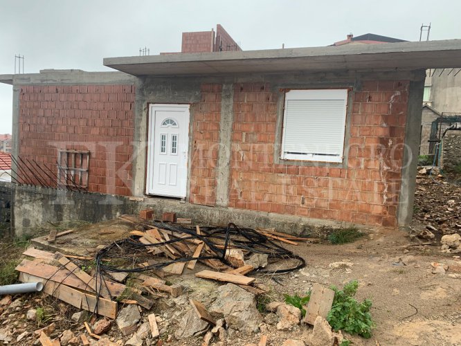 Дом в состоянии строительства, 170м2, с видом на море, в Кримовице, муниципалитет Котор.