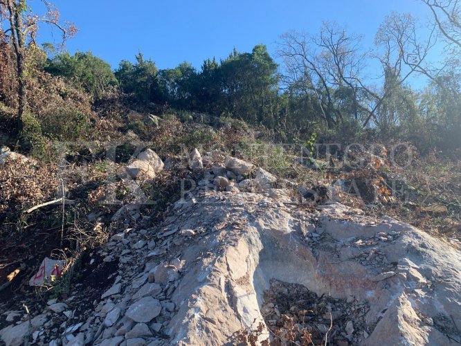 *Dva predivna urbanizovana građevinska placa, posebno na prodaju, 421m2 i 813m2, sa pogledom na more, u Utjehi-Kunje, Crna Gora.