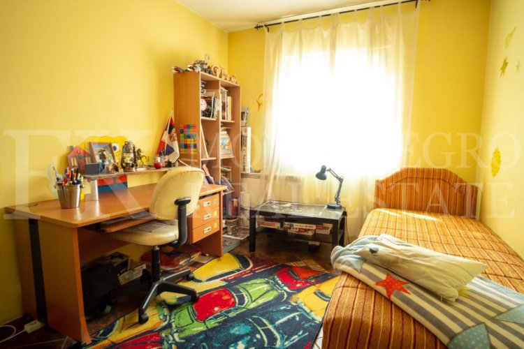 *Хороший дом для двух семей, 180м2, в Бар-Полье с гаражом и садом, Черногория.