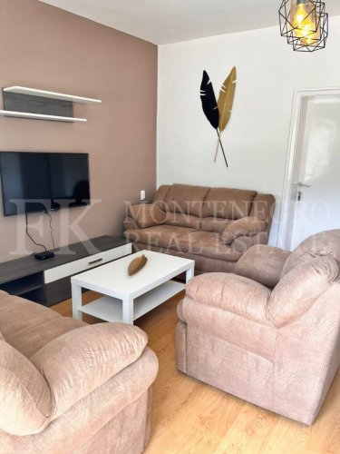 *Lijepa kuća za dvije porodice, 132m2, u centru ali u mirnom dijelu Sutomora, opština Bar, Crna Gora.*