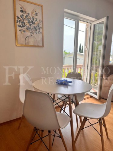 *Lijepa kuća za dvije porodice, 132m2, u centru ali u mirnom dijelu Sutomora, opština Bar, Crna Gora.*