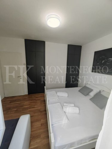 *Lijepa kuća za dvije porodice, 132m2, u centru ali u mirnom dijelu Sutomora, opština Bar, Crna Gora.*