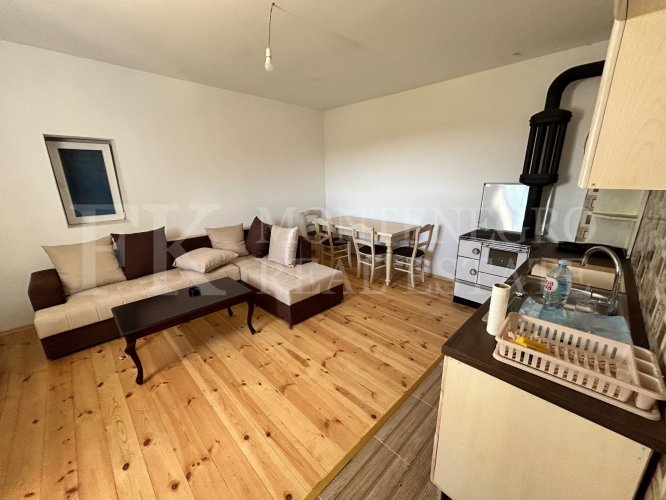 *Редкое предложение недалеко от Ульциня. Свеже отремонтированный и законно построенный дом, 90 кв.м, участок 83 000 кв.м, с видом на Ада Бојану и море, в Черногории.