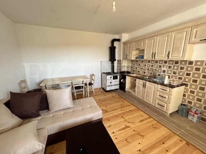 *Редкое предложение недалеко от Ульциня. Свеже отремонтированный и законно построенный дом, 90 кв.м, участок 83 000 кв.м, с видом на Ада Бојану и море, в Черногории.