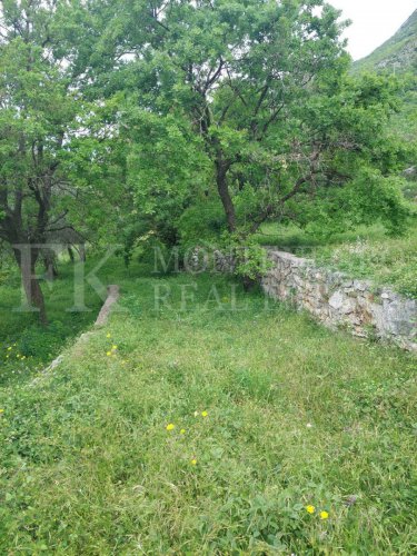 *Parcela za gradnju, 3.200m2, u Sutomoru-Haj Nehaju, sa građevinskom dozvolom, sa pogledom na more, u Crnoj Gori.