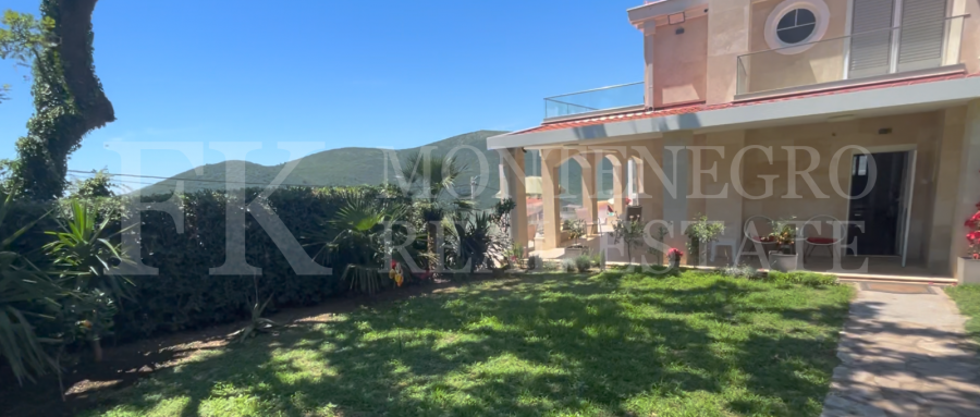 Prekrasna Vila,440m2, u Budvi-Prijevoru sa Pogledom na More i Blizinom Plaže, Montenegro.