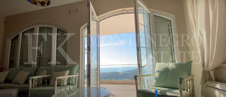 Prekrasna Vila,440m2, u Budvi-Prijevoru sa Pogledom na More i Blizinom Plaže, Montenegro.