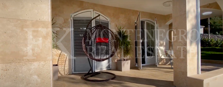 Prekrasna Vila,440m2, u Budvi-Prijevoru sa Pogledom na More i Blizinom Plaže, Montenegro.