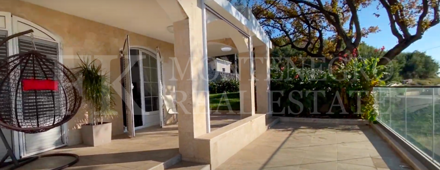 Prekrasna Vila,440m2, u Budvi-Prijevoru sa Pogledom na More i Blizinom Plaže, Montenegro.