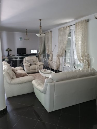 Prekrasna Vila,440m2, u Budvi-Prijevoru sa Pogledom na More i Blizinom Plaže, Montenegro.